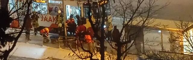 FOTO | Koplis sai mees trammilt löögi ja viidi haiglasse