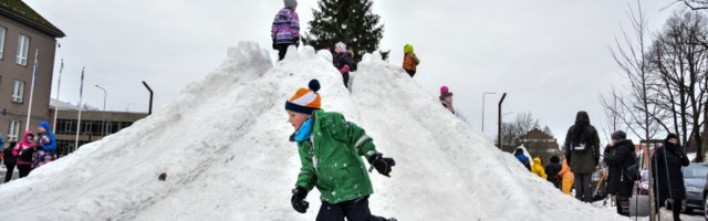 GALERII | Viljandis valmistasid lapsed vahvaid lumekujusid