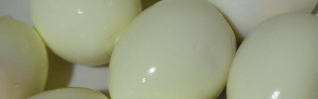 Kuvana jaja se ljušte u jednom potezu: Samo dodajte 1 sastojak u vodu i ljuska spada sama!