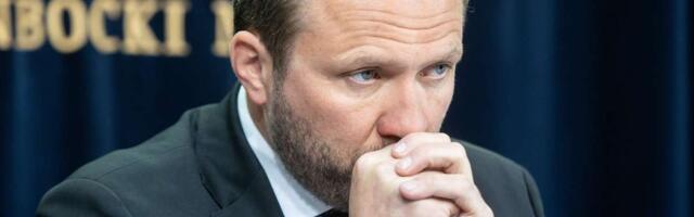 KÕMU: Taksosse urineeriv keskharidusega vabamüürlane kinnitab täna tervisediktatuuri!