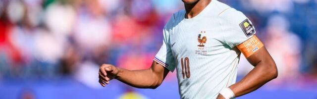 KLÕPS | Väike apsakas! Jalgpallitäht Kylian Mbappé postitas kogemata oma väidetavast kallimast pildi