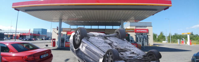 FOTOUUDIS: Tanklas minestas ootamatult kõrgeid mootorikütuste hindasid näinud auto!