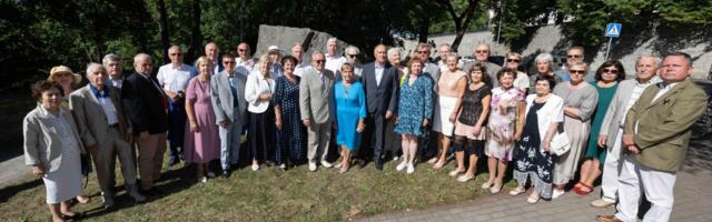 MEIE EESTI I Eesti iseseisvuse taastamise pidulik tähistamine algas mälestustseremooniaga Toompea jalamil