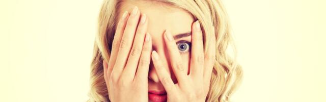 TÄIELIK ŠOKK ⟩ 13-aastane tüdruk kaotas kodus juukseid värvides ühest silmast nägemise