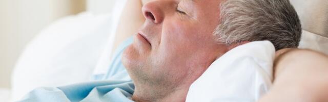 Uuring: Teadlased leidsid seose selili magamise pikkuse ja Alzheimeri ning Parkinsoni tõve riski vahel