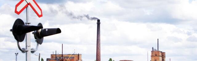 Kiviõlis süttis keemiatööstuse hoone
