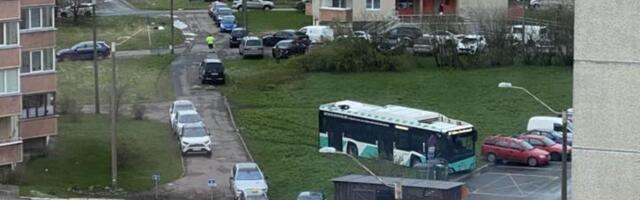 Bussijuht eksis Lasnamäe majade vahele ära. TLT_ juht proovis leida lühemat teed