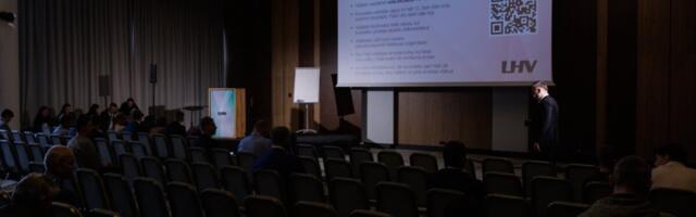 Balti börs sulgus roheliselt