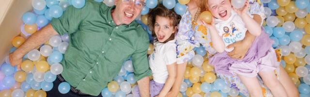 Üle saja kontserdi aastas ja miljonid vaatamised: kuidas pere lõi pissipotist ja hambapesust lauldes eduka äri