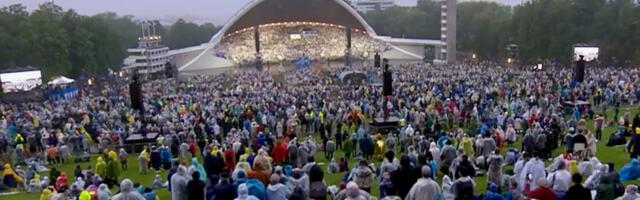 KOLUMN ⟩ Malle Pärn: laulupeol ärgu olgu ideoloogilistel loosungitel kohta