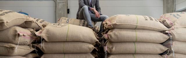 Luba käes: Joogiekspert neelab Coffeecupi