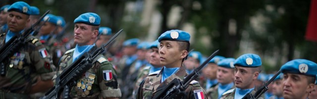 Prantsusmaad kodusõja eest hoiatavad sõjaväelased sunnitakse teenistusest lahkuma