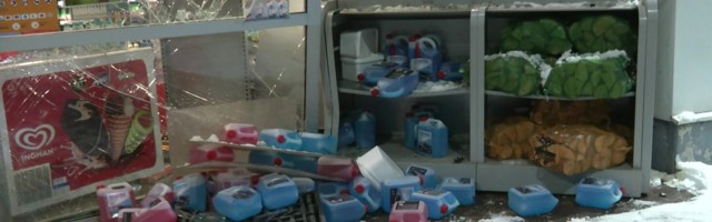 Reporter: Purjus BMW juht sõitis Tartus Kalda tee tanklapoodi