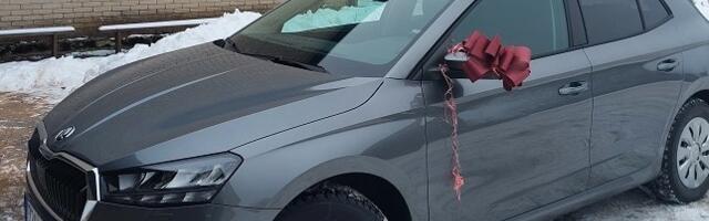 Lüllemäe Põhikoolile anti üle uus auto