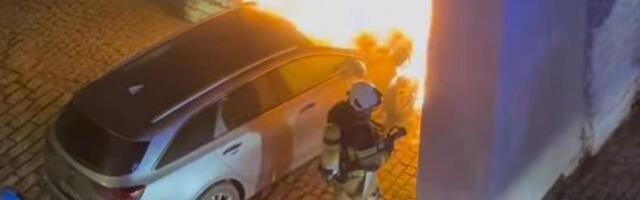 В Старом городе Таллинна в ночь на субботу сгорели три автомобиля