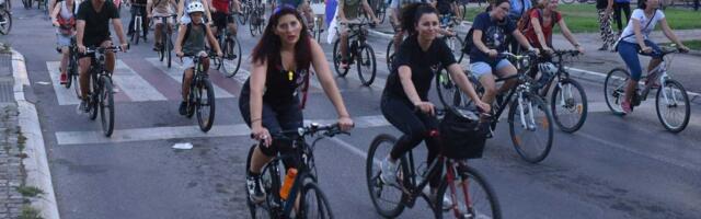 Protestnom vožnjom na biciklima, rolerima i trotinetima kroz Niš, promovisan program Studentskog pokreta 
