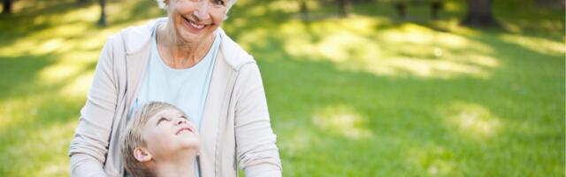 Kui vanaema leiab, et ta peaks lapselapse hoidmise eest tasu saama, lapse ema aga sellest aru ei saa ja leiab, et see ei peaks nii olema, siis kellel on õigus?