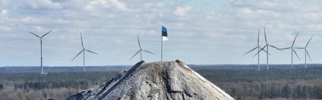 Galerii: Kukruse mäel murdus lipumast, Püssi mäel on lipp vapralt üleval