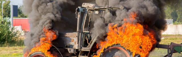 Tuleoht põllul kasvab: üle Eesti on mitu traktorit ja heinapressi põlengutes hävinenud
