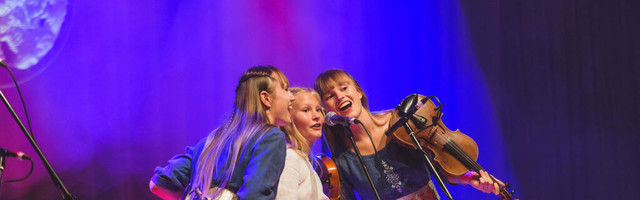 KOLM ÕDE PÄRNUST – MIRJAM KITS, MIRTEL KATRINA KITS, KÄTLIN KITS – VÕITSID ELOHELÜ PEAPREEMIA