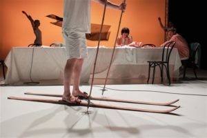 Nüüdisteater keset üldistusi ja vastandumisi