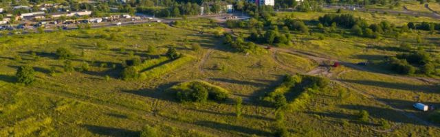 FOTOD | Nagu öö ja päev! Võrdle tänavusi inimtühjasid peopaiku läinud aastate jaanimürglitega