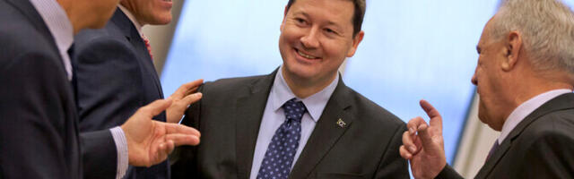 Politico: Selmayri naasmine suurendaks pingeid von der Leyeni ja Kallase vahel