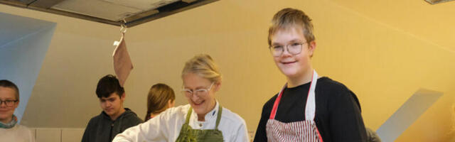 MOKKAMÖÖDA ROAD | Tuntud peakokk näitas koolilastele, kuidas isegi kala maitsvaks teha