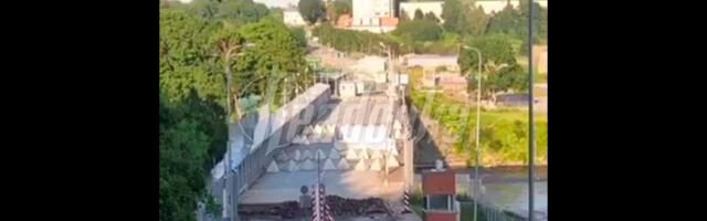 Midagi on toimumas: Eesti paigaldas Narva sillale tankitõkked