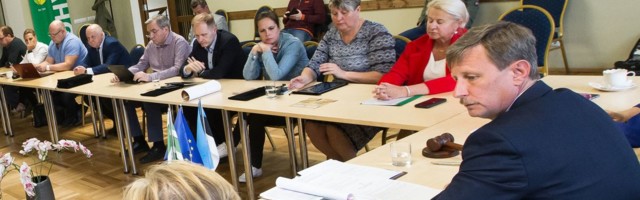 Jõhvi keskkriminaalpolitsei töötajat ja volikogu liiget kahtlustatakse korruptsioonikuritegudes