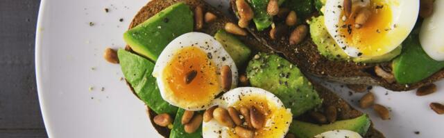 Ako jedete u pogrešno vreme, nećete smršati: Naučnici otkrili 2 ključne navike koje menjaju sve