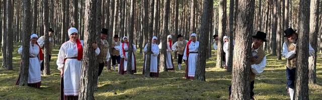 MTÜ rahvatantsurühm Rukkilill osales Kihnu merepäevadel