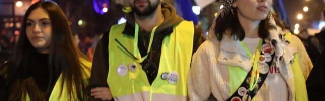 Niški studenti obeležavaju godinu dana blokade; Studenti iz Sremske Mitrovice krenuli peške u Šid