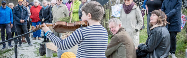 GALERII > Vilma Tikerpuu sai mälestuseks merevaatega pingi
