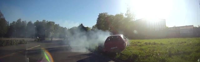 Reporter: Kohtla-Järvel tabati alaealistega politsei eest põgenenud lubadeta juht