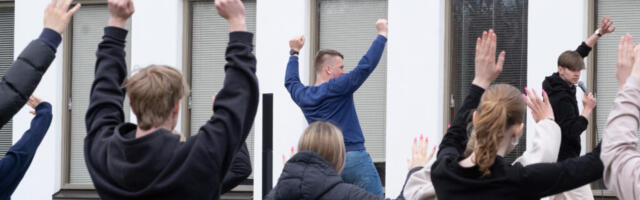 GALERII | Noormehed tantsitasid koolikaaslaseid