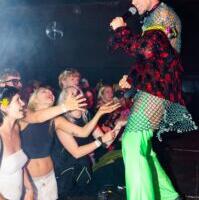 Uus „Saund“ ja banaanimustriline kampsun