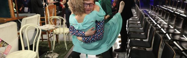 FOTOD | Viuhh ja hopsti_ teatriauhindadel võidutsenud Külli Teetamm hüppas suurest õnnest kolleegile sülle!