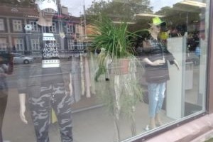 Konstruktivismi ja essentsialismi libavastuolust