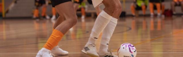 Saalijalgpalli karikavõistlustel selgusid poolfinaalpaarid