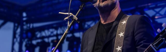 Mihkel Raud ei karda vananeda. „Vaadake kasvõi Els Himmat või Anne Veskit – nooruses nägusad, praegu täielikud püssid.“