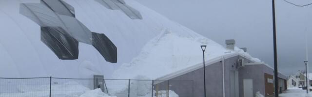 Эксплуатацию футбольного холла в Нарве приостановили из-за повреждения крыши снегом