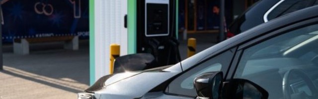 Tallinn sai juurde kiire elektriautode laadija – lõpuks võidakse lubada ka kaardimakseid