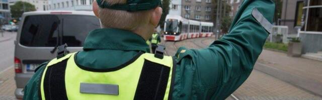 Sõitsin bussiga, oleksin peaaegu juba jõudnud väljuda…