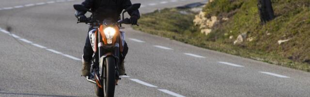 Poolas hukkunud Leedu mootorrattur jäi päevadeks teepervele