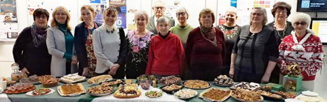 PÄRNU KOLLEDŽIS PAKKUSID VÄÄRIKATE NÕUKOJA INIMESED JÕULUHOMMIKU KOHVI JA SUUPISTEID