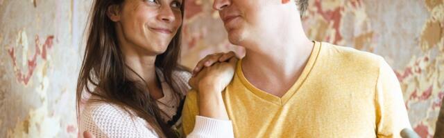 KLÕPS | Näitlejanna Klaudia Tiitsmaa meenutas kihlatu Vallo Kirsiga kohtumist_ sinusse usun kui kindlasse linna