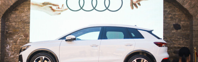 Galerii: Audi näitas Pirita kloostrivaremetes uut elektrimaasturit