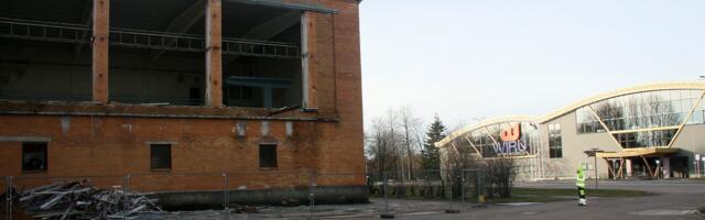 Kohtla-Järvel algas vana ujula lammutamine