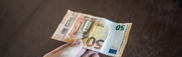 JURIST VASTAB | Kas mul on õigus nõuda võõrasema pangakontolt raha?